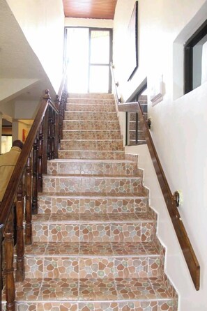 Interior entrance - ENZOGU GARDENS RESIDENCY HOTEL (Mbale)