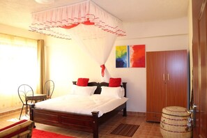 Deluxe Double Room | Free WiFi, bed sheets - ENZOGU GARDENS RESIDENCY HOTEL (Mbale)