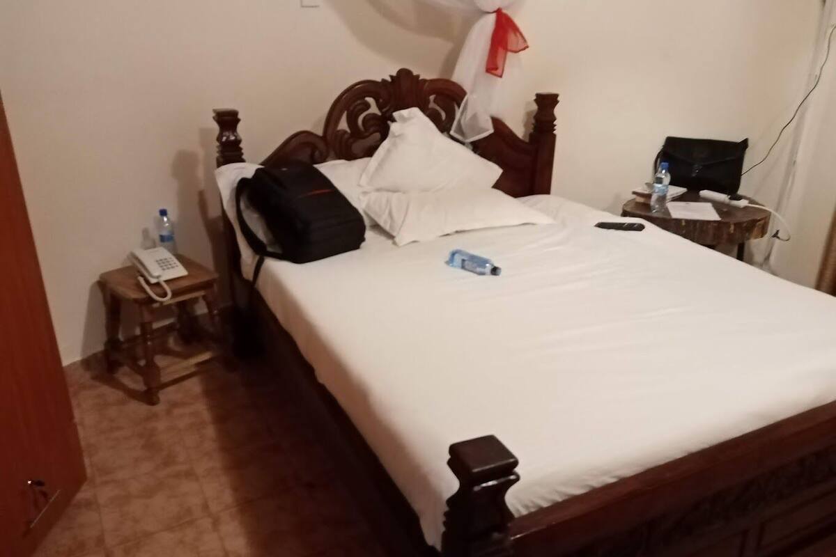 Standard Single Room | WiFi (free), bed sheets