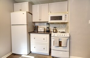 Micro-ondes, four, plaque de cuisson, lave-vaisselle