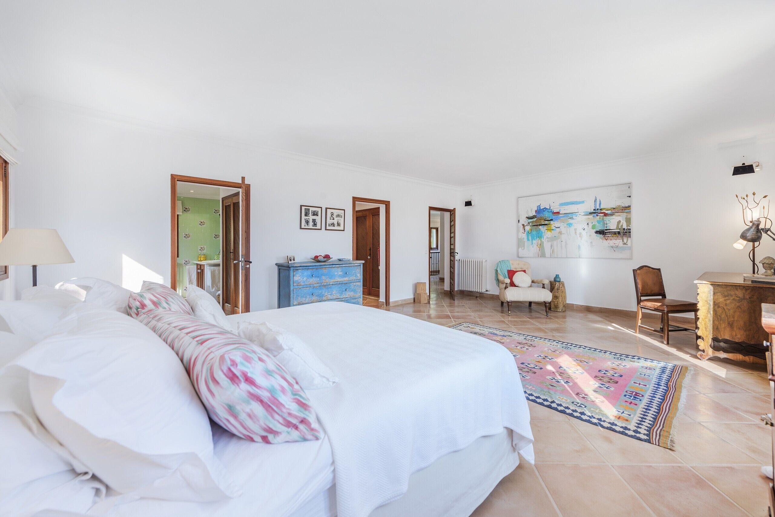 5 chambres, fer et planche à repasser, Wi-Fi, draps fournis