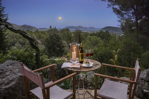 Outdoor dining - Holiday Home 'Can Punxa Dalt' with Sea View, Wi-Fi and Air Conditioning (Pollença)