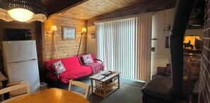 Smart TV, fireplace, DVD player