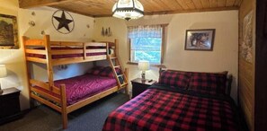 1 bedroom, iron/ironing board, free WiFi, bed sheets - The Windsong Lodge #4 (Bessemer)