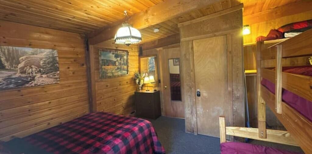 1 habitación, tabla de planchar con plancha, wifi gratis y ropa de cama 