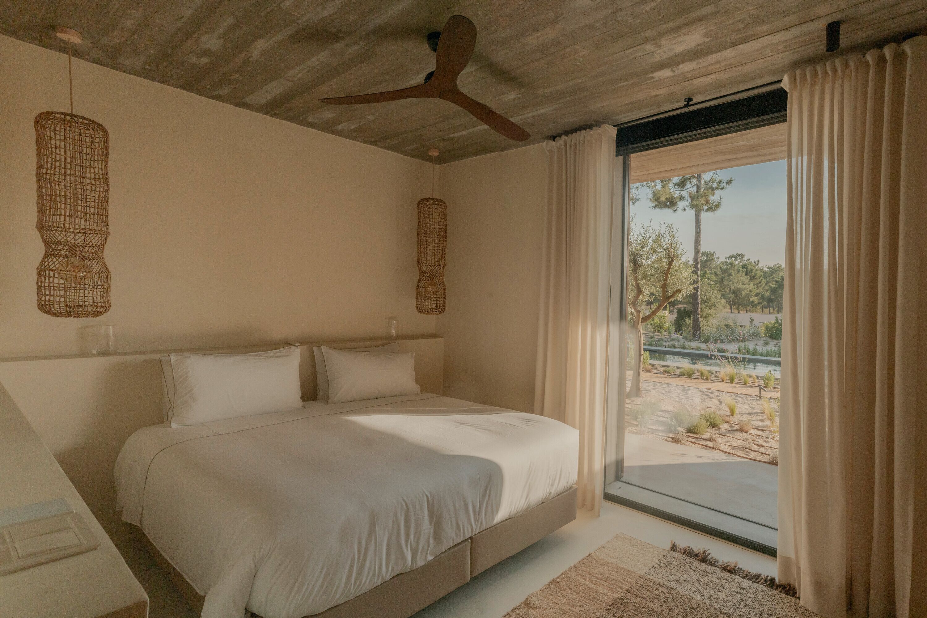 7 bedrooms, iron/ironing board, WiFi, bed sheets