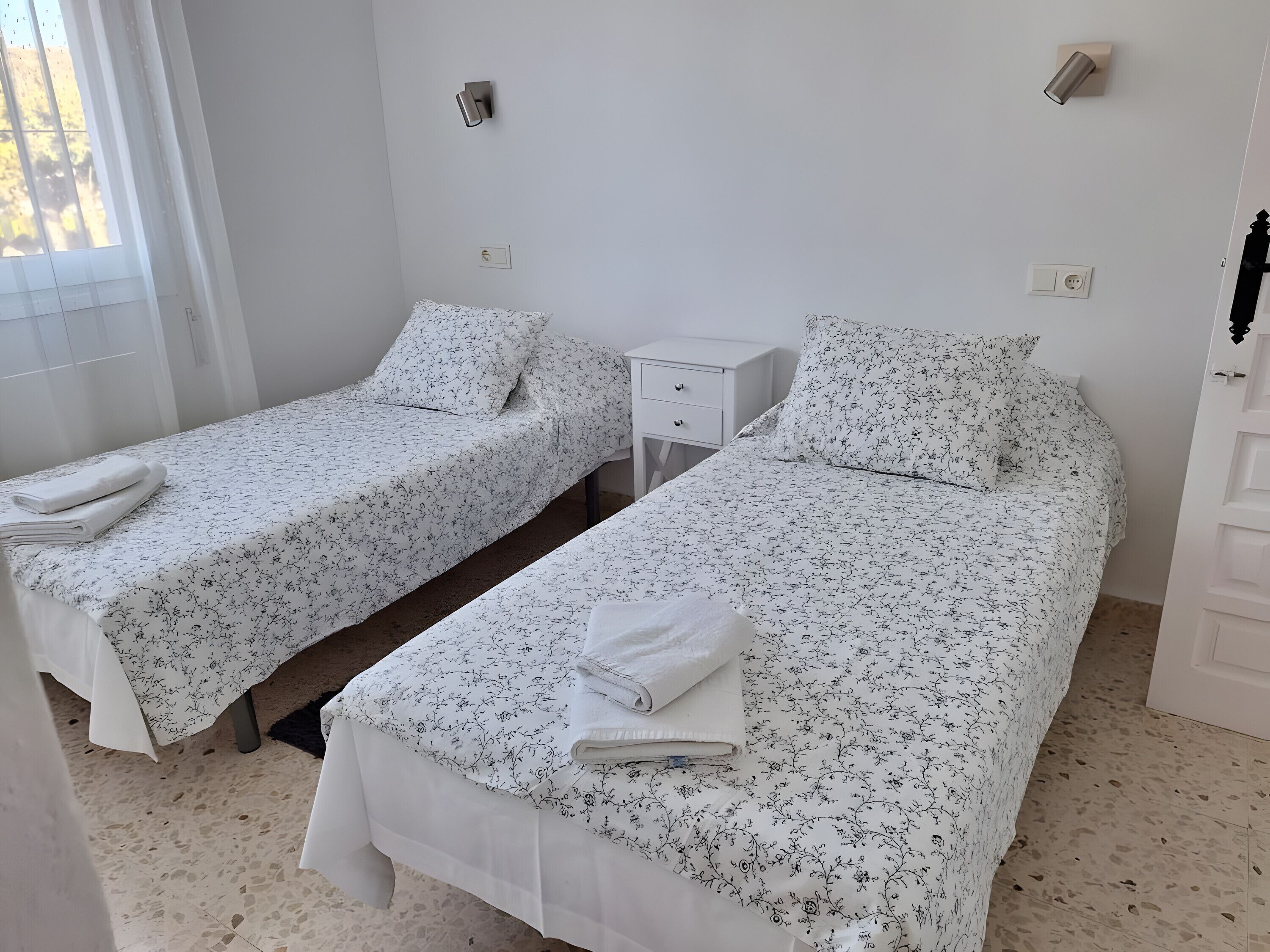 3 slaapkamers, een strijkplank/strijkijzer, wifi, beddengoed