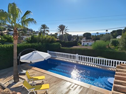 Holiday Home 'Chalet On The Benissa Coast' with Sea View, Wi-Fi and Air Conditioning