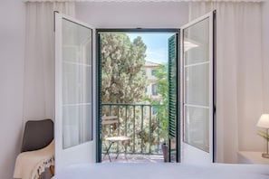 4 habitaciones, tabla de planchar con plancha, wifi y ropa de cama 