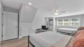 6 bedrooms, desk, iron/ironing board, travel cot - Belmar House w/ Guest House ⟶ Walk to Lake & Shops (Lakeland)