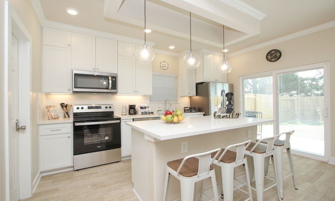 Mikrovågsugn, ugn, spishäll och diskmaskin