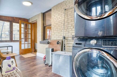 Garden-Facing Gem in Fab Roncy!