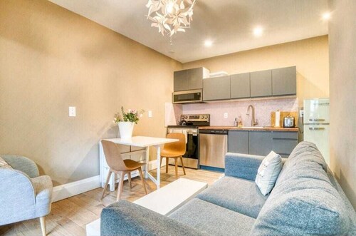 Garden-Facing Gem in Fab Roncy!