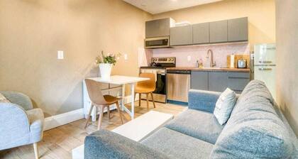 Garden-Facing Gem in Fab Roncy!