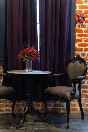 المنشأة من الداخل