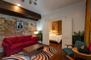 Fer et planche à repasser, lit parapluie, Wi-Fi, draps fournis