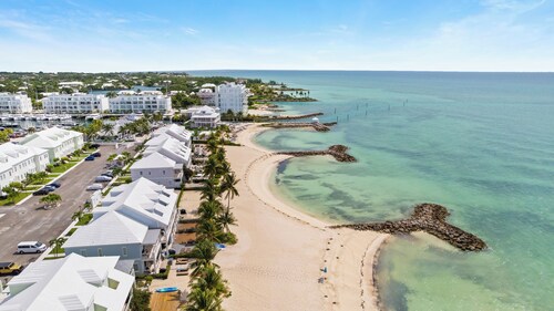 Wonderful townhome in Palm Cay, Nassau - 3 bedrooms available.