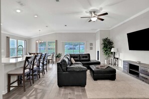 テレビ、書斎 / ワークスペース