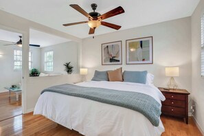 1 dormitorio, tabla de planchar con plancha, cuna de viaje y wifi