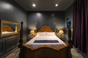 Silitysrauta/-lauta, vauvan matkasänky, Wi-Fi, vuodevaatteet