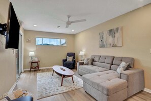 TV, offices - St Augustine Beach House unit B (St. Augustine)