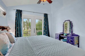 2 bedrooms, iron/ironing board, travel cot, WiFi