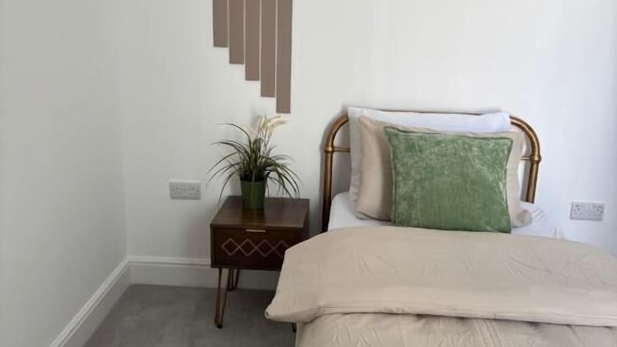 Stunning 3 Bed Apartment By Urban Roost