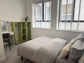 Luxury Apartment, Balcony, Sea View | Free WiFi - Stunning 3 Bed Apartment By Urban Roost (Worthing)