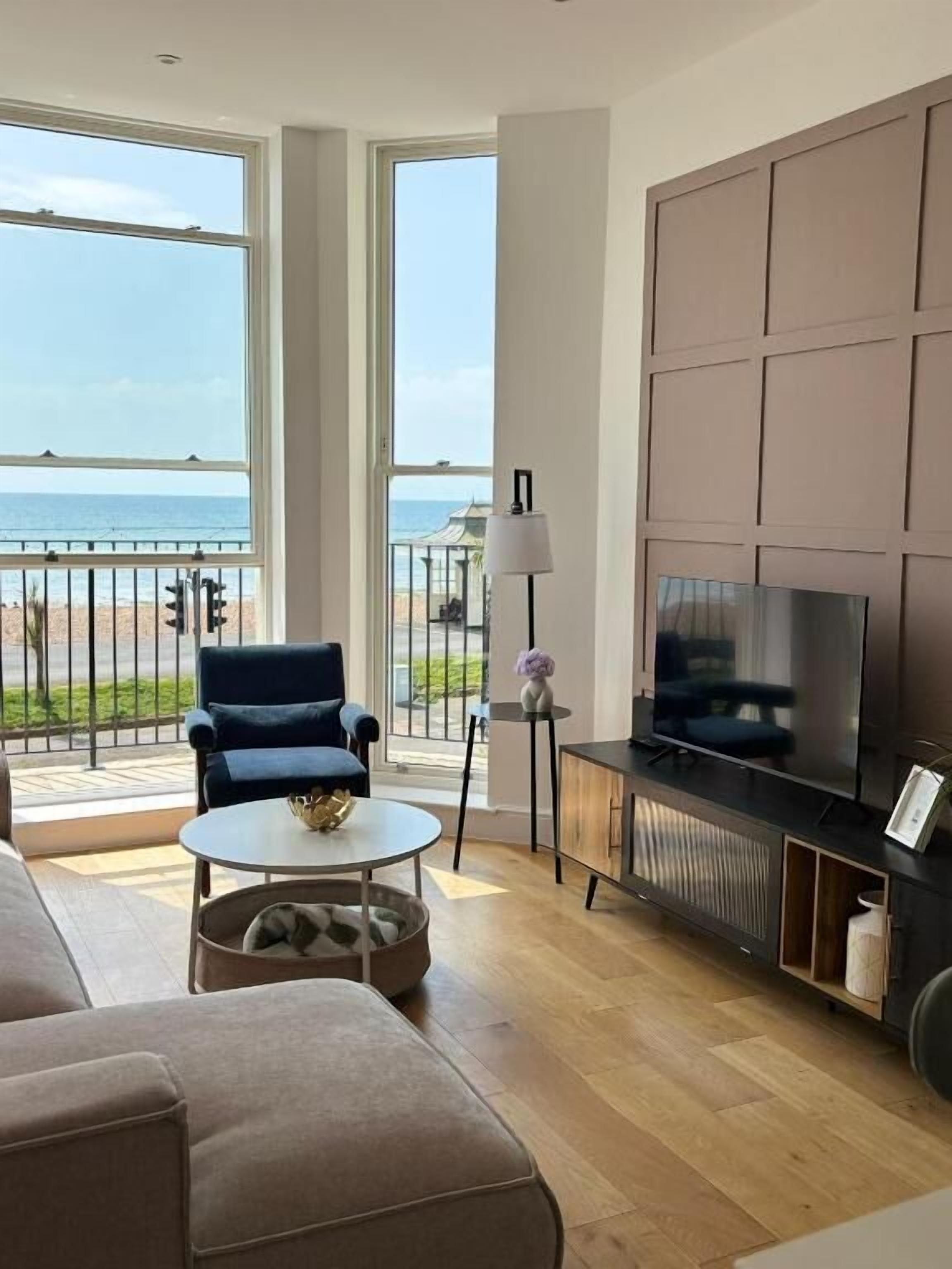 ラグジュアリー アパートメント バルコニー シービュー | リビング エリア