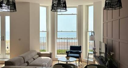 Stunning 3 Bed Apartment By Urban Roost