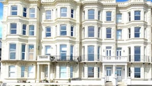 A multi-story building with bay windows and a balcony. - Stunning 3 Bed Apartment By Urban Roost (Worthing)