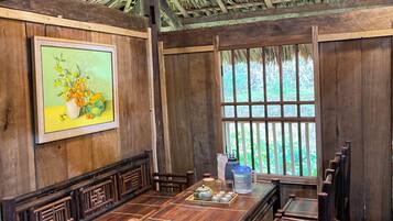 Nhà gỗ dành cho gia đình, quang cảnh sân vườn | Khu phòng khách