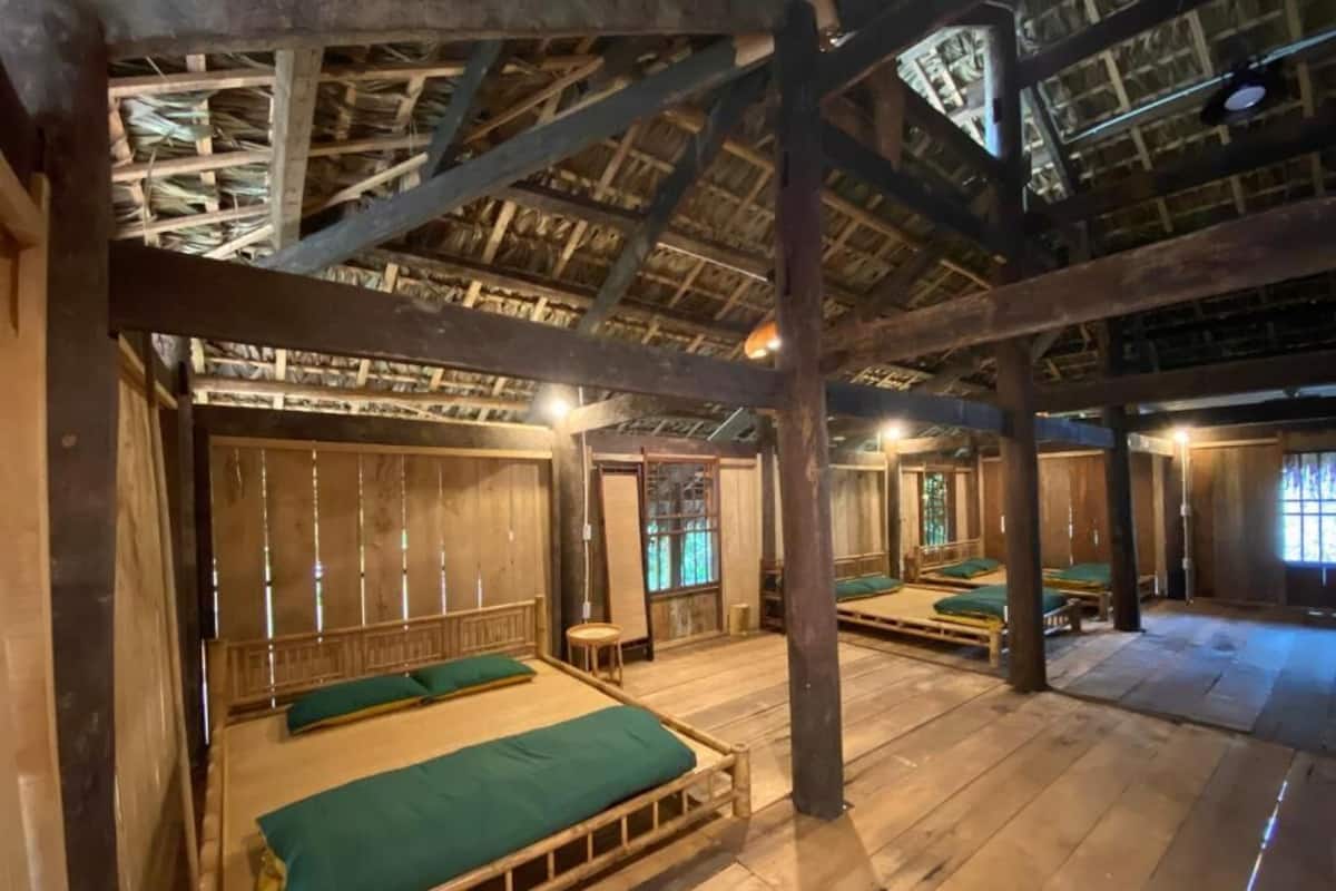 Familienchalet, Blick auf den Innenhof | Kostenlose Minibar, Bügeleisen/Bügelbrett, kostenloses WLAN, Bettwäsche