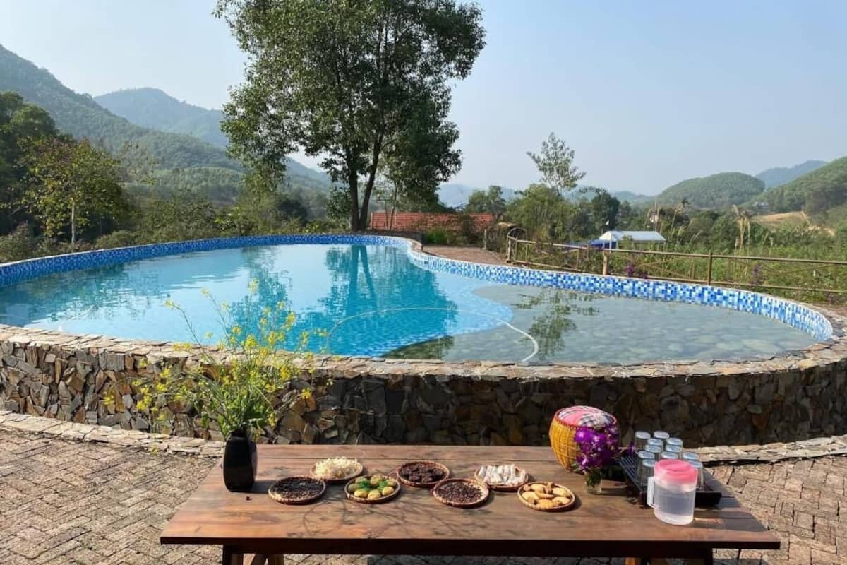 Familienhaus, Poolblick, Bergseite | Kostenlose Minibar, Bügeleisen/Bügelbrett, kostenloses WLAN, Bettwäsche