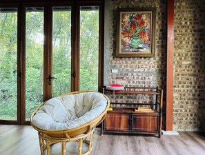 Family House, Garden View | Free minibar, iron/ironing board, free WiFi, bed sheets