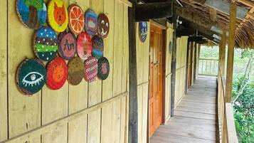 Familienchalet, Blick auf den Innenhof | Blick auf den Garten