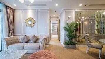 Romantic Apartment, 2 Bedrooms, Balcony, City View | Hypo-allergenic bedding, minibar, individually decorated