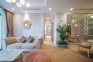 Romantic Apartment, 2 Bedrooms, Balcony, City View