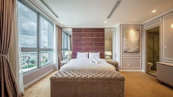 Romantic Apartment, 2 Bedrooms, Balcony, City View | Hypo-allergenic bedding, minibar, individually decorated
