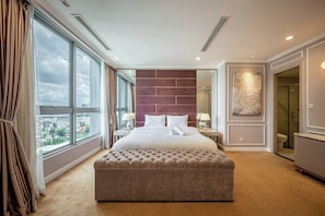 Romantic Apartment, 2 Bedrooms, Balcony, City View