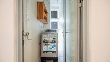 Appartement Romantique, balcon, vue ville | Bureau, espace de travail pour ordinateur portable, Wi-Fi gratuit