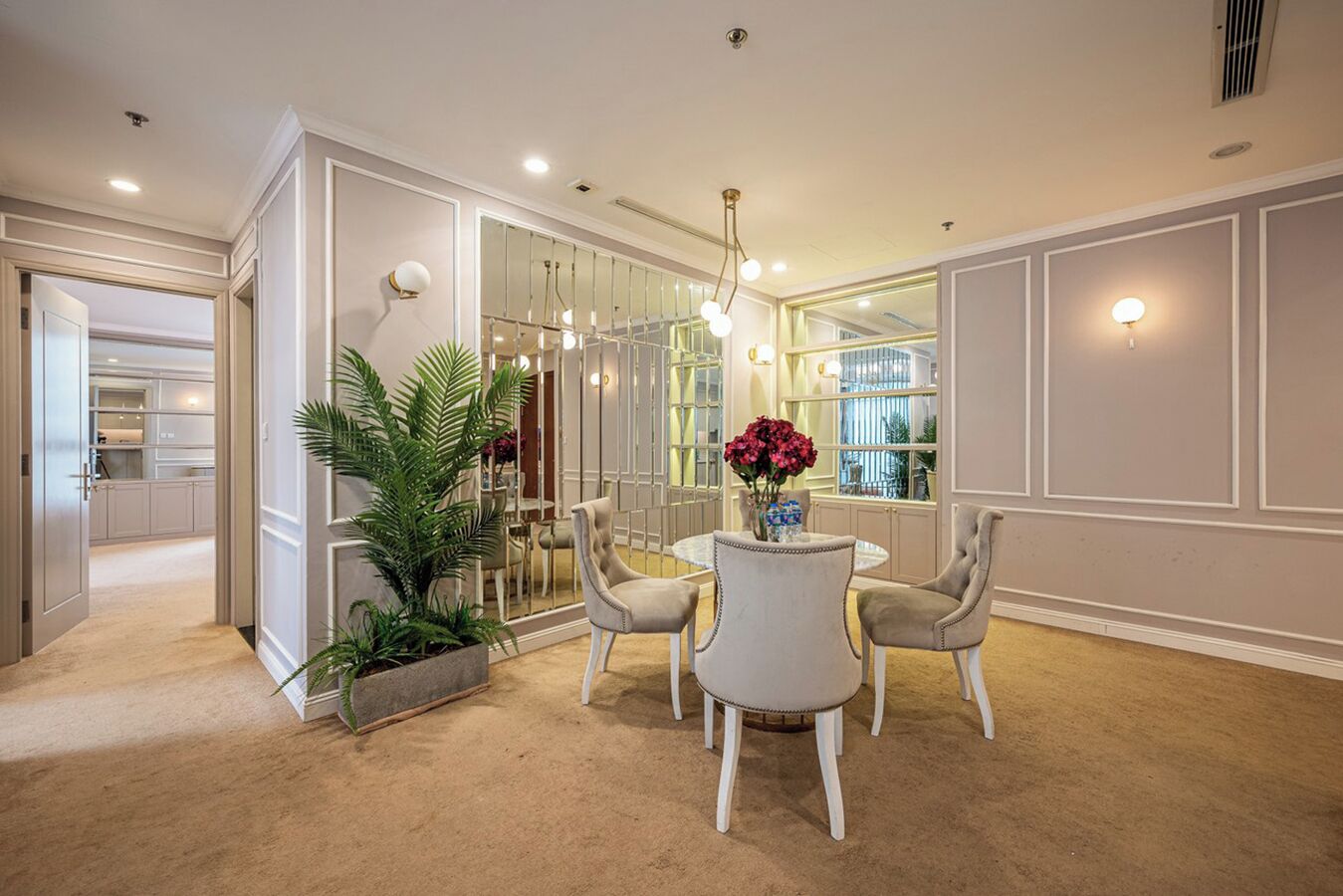 Căn hộ lãng mạn, 2 phòng ngủ, ban công, quang cảnh thành phố | Bộ đồ giường kháng dị ứng, minibar, trang trí khác biệt 