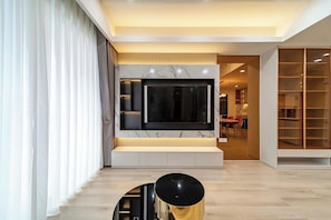 Royal Apartment, 2 Bedrooms, Balcony, City View