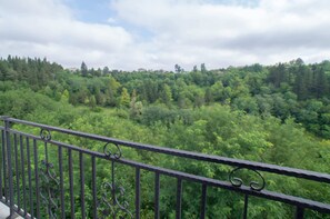 Deluxe Double or Twin Room, Balcony, Mountain View | Premium bedding, pillow-top beds, desk, laptop workspace - Bagrat Guest House (Tsqaltubo)