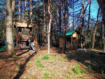 Rustic cabin, quite get away, or hunting Basecamp