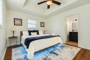 3 habitaciones, tabla de planchar con plancha, wifi y ropa de cama 