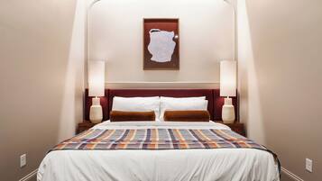 Premium bedding, iron/ironing board, free WiFi, bed sheets