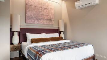 Premium bedding, iron/ironing board, free WiFi, bed sheets