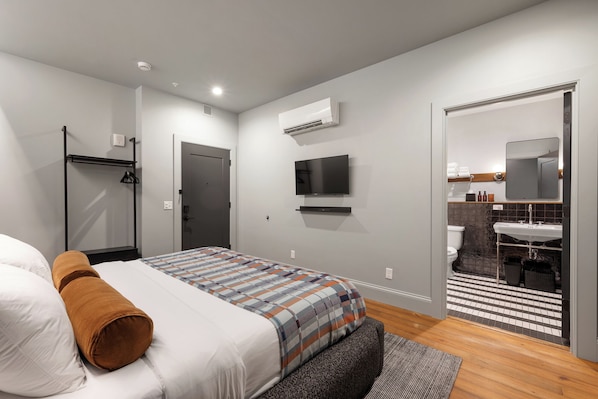 Premium bedding, iron/ironing board, free WiFi, bed sheets