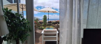 Maison Açorienne en Pierre – Rénovée avec un Design Contemporain